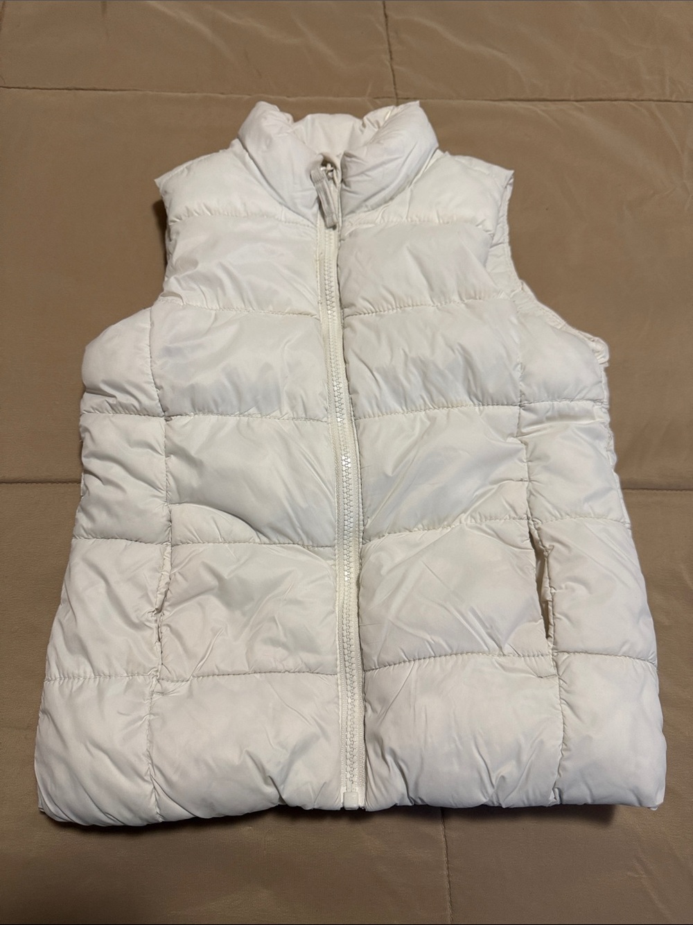 Girls Old Navy White Quilted Puffer Vest Size 6/7